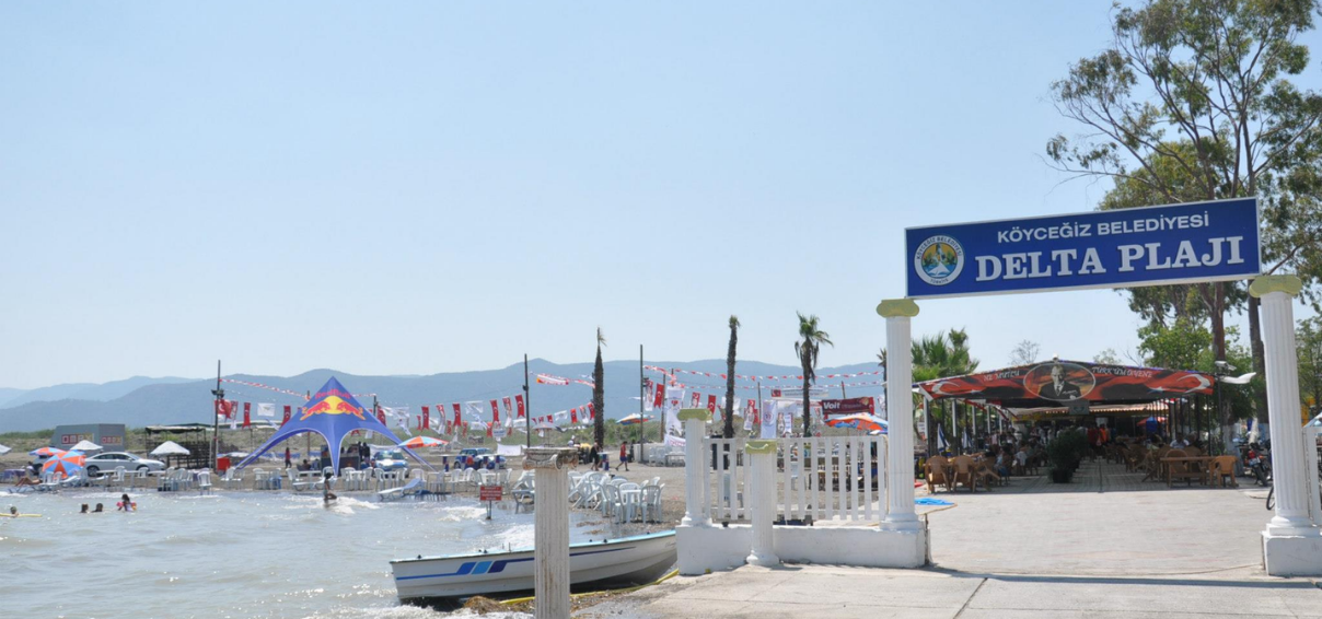 Köyceğiz Delta Plajı: sığla ormanlarıyla çevrili geniş kumsal ve göl kıyısı